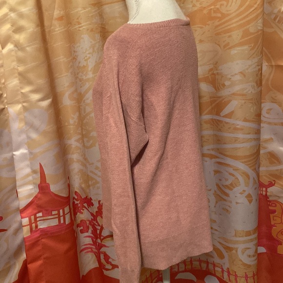 AMERICAN EAGLE OUTFITTERS PINK SWEATER SIZE MED - Picture 2 of 4